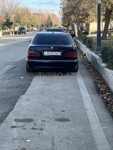 Mercedes E 240 2000, 280,800 km - 2.4 л - Yevlax
