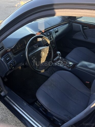 Mercedes E 240 2000, 280,800 km - 2.4 л - Yevlax