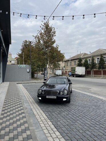 Mercedes E 240 2000, 280,800 km - 2.4 л - Yevlax