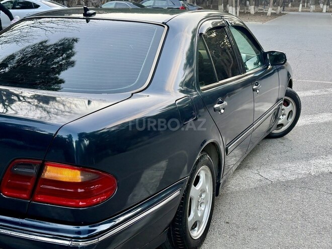 Mercedes E 220 1998, 258,000 km - 2.2 l - Bakı