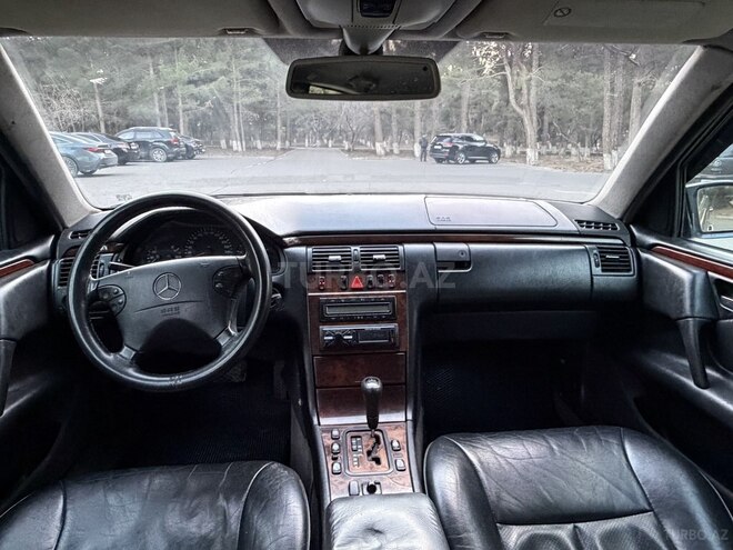 Mercedes E 220 1998, 258,000 km - 2.2 l - Bakı