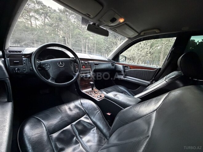 Mercedes E 220 1998, 258,000 km - 2.2 l - Bakı