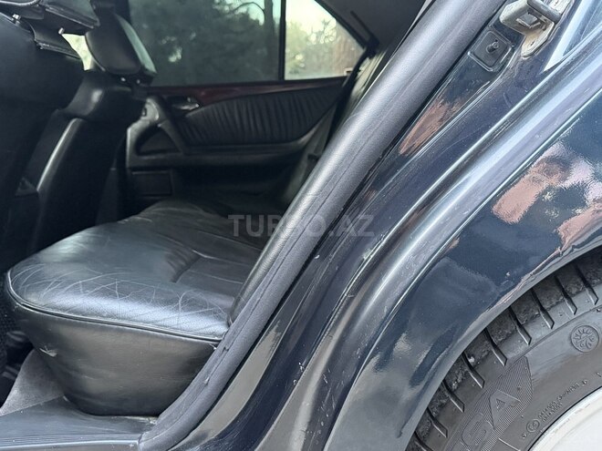 Mercedes E 220 1998, 258,000 km - 2.2 l - Bakı