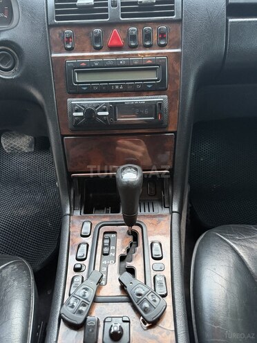 Mercedes E 220 1998, 258,000 km - 2.2 l - Bakı