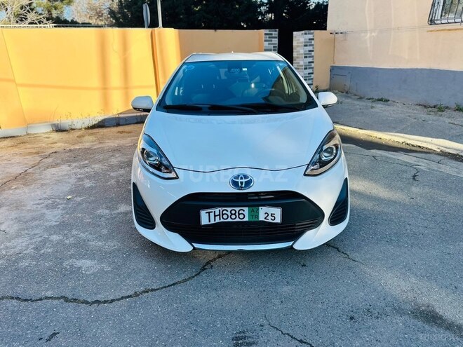 Toyota Aqua-1