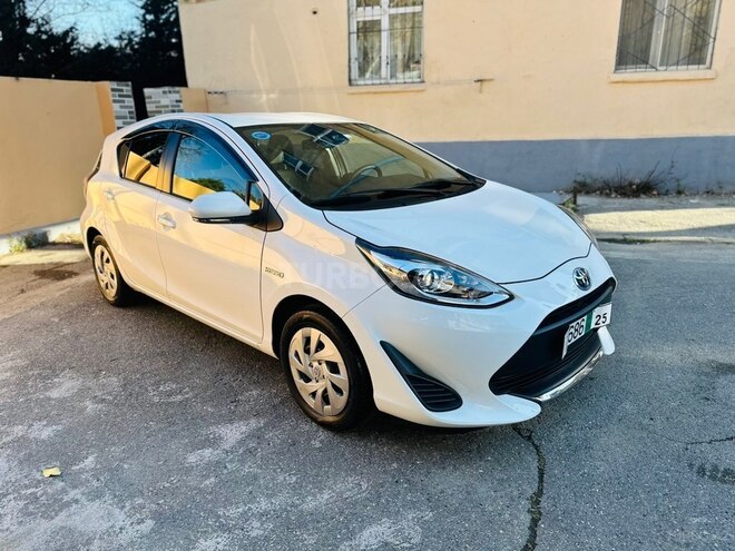 Toyota Aqua-7