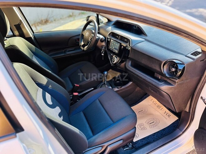Toyota Aqua-9