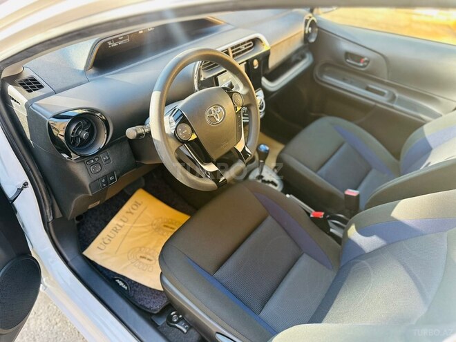 Toyota Aqua-12