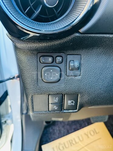 Toyota Aqua-13