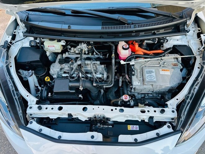 Toyota Aqua-16