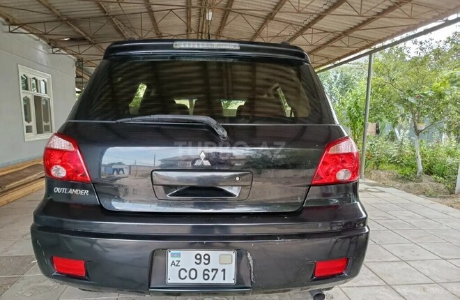 Mitsubishi Outlander 2004, 280,000 km - 2.4 l - Salyan