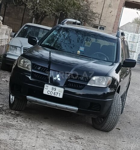 Mitsubishi Outlander 2004, 280,000 km - 2.4 l - Salyan