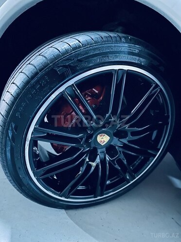 Porsche Cayenne S-13