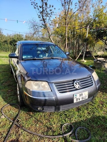 Volkswagen Passat-1