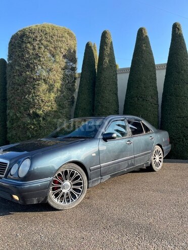 Mercedes E 230 1997, 580,000 km - 2.3 l - Bakı