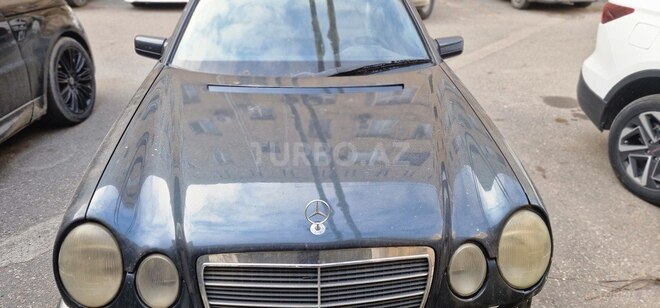 Mercedes E 230-1