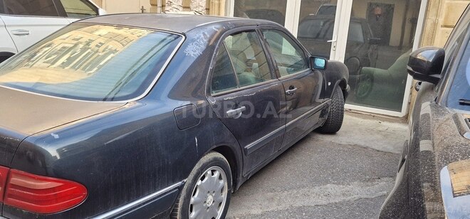 Mercedes E 230-4