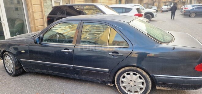 Mercedes E 230-5