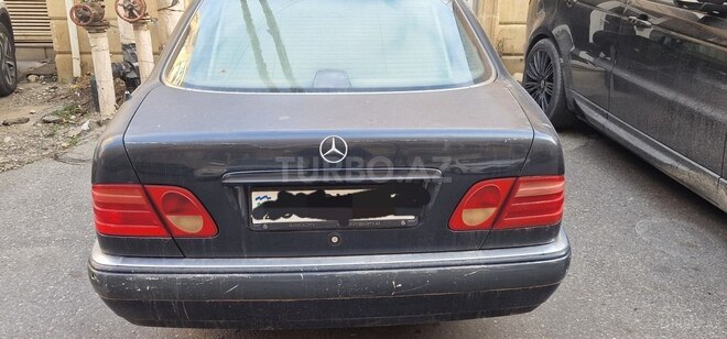 Mercedes E 230-3