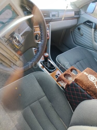 Mercedes 200 E 1990, 128,520 km - 2.0 l - Bakı