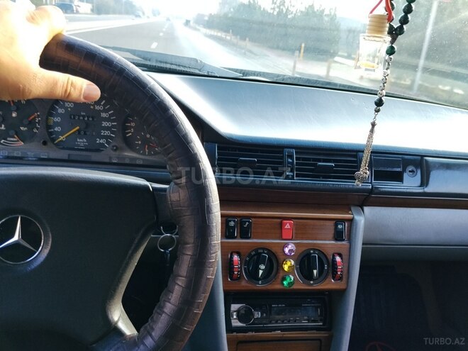 Mercedes 200 E 1990, 128,520 km - 2.0 l - Bakı