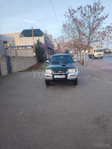 Mitsubishi L200-1