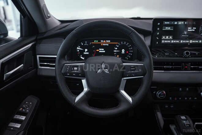 Mitsubishi Outlander-12