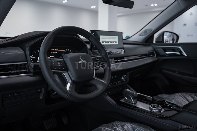 Mitsubishi Outlander-11