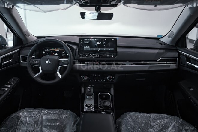 Mitsubishi Outlander-13