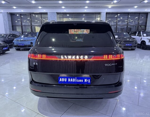 Lynk & Co 900-7