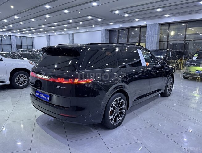 Lynk & Co 900-5