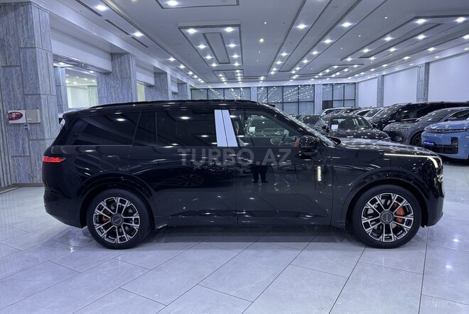 Lynk & Co 900-4