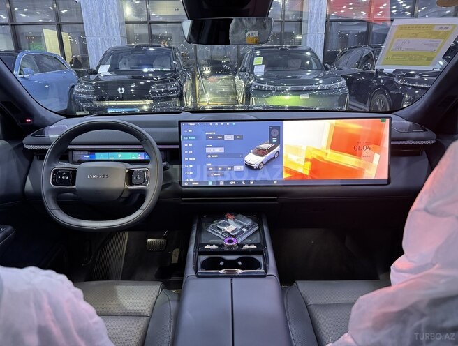 Lynk & Co 900-8