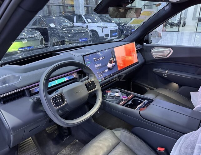 Lynk & Co 900-9