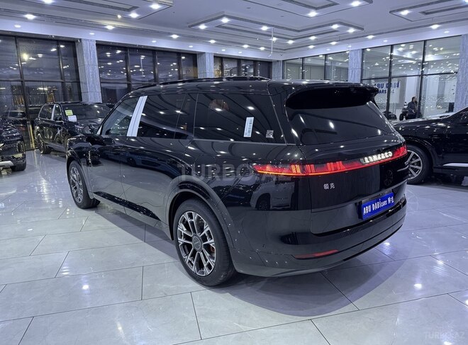Lynk & Co 900-6