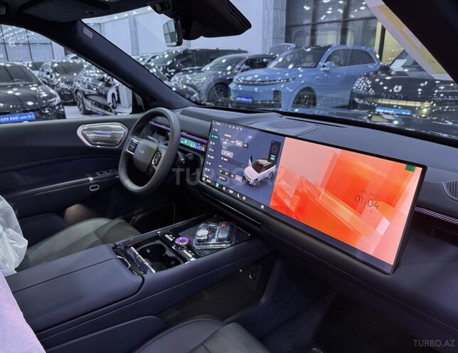 Lynk & Co 900-10