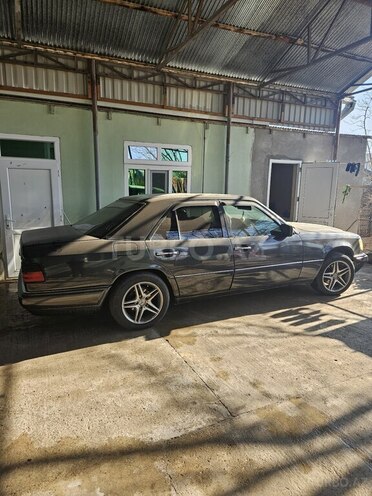 Mercedes E 220 1993, 340,400 km - 2.2 l - İmişli