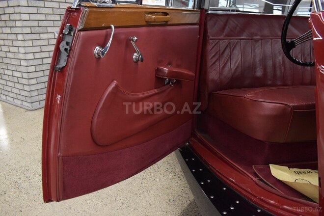 Triumph Renown-23