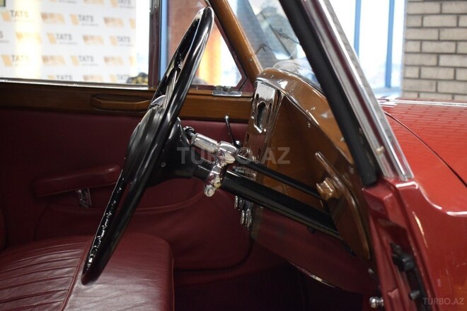 Triumph Renown-16