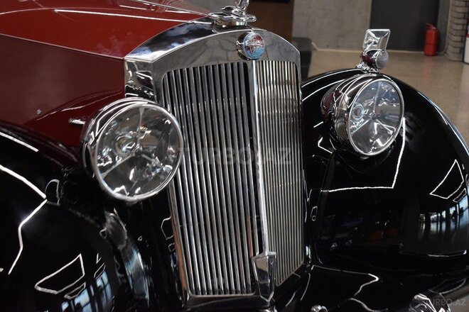 Triumph Renown-3