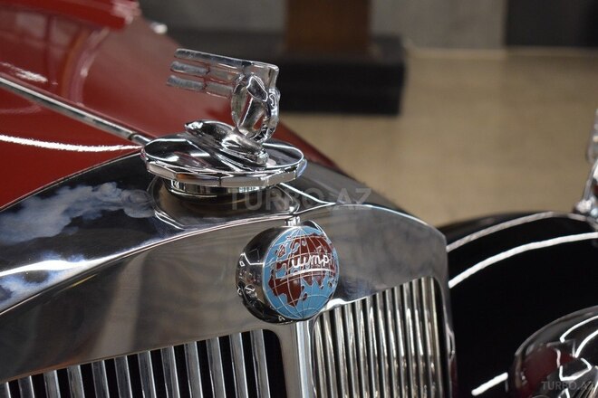 Triumph Renown-2