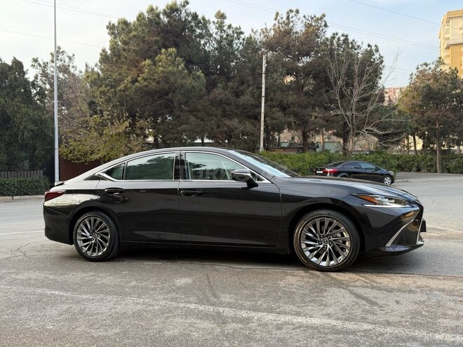 Lexus ES 300h 2023, 19,800 km - 2.5 l - Bakı