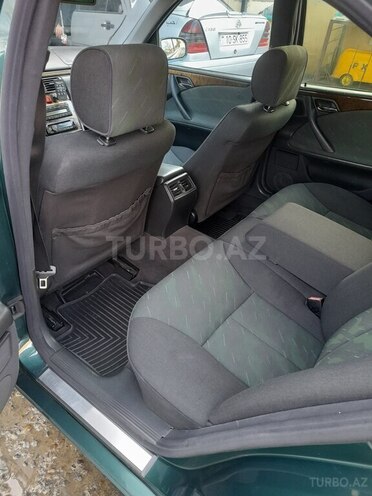 Mercedes E 240-8