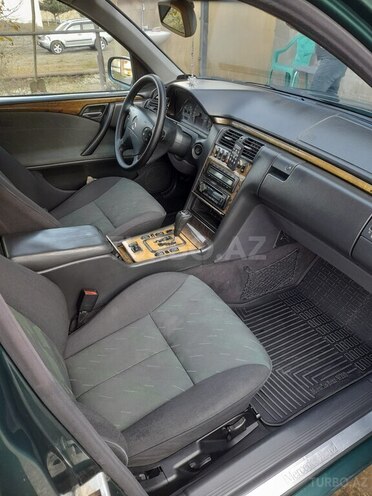 Mercedes E 240-9