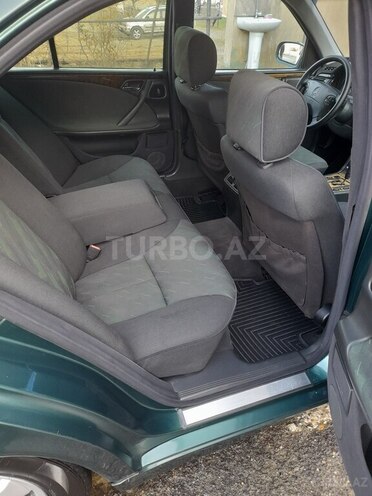 Mercedes E 240-10