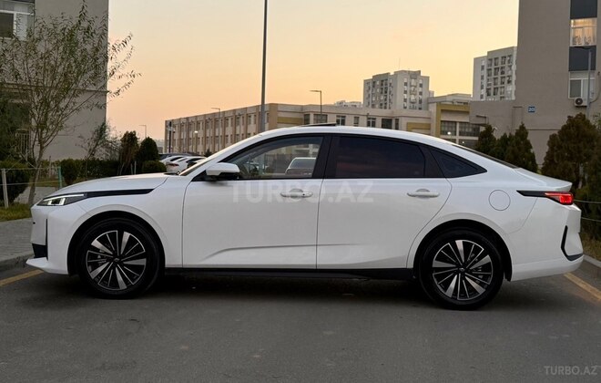 Changan Qiyuan A05 2025, 34,000 km - 1.5 л - Bakı