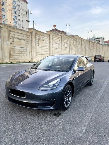 Tesla Model 3-4