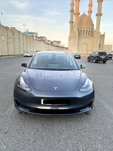 Tesla Model 3-2