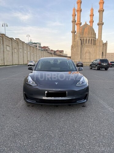 Tesla Model 3-6