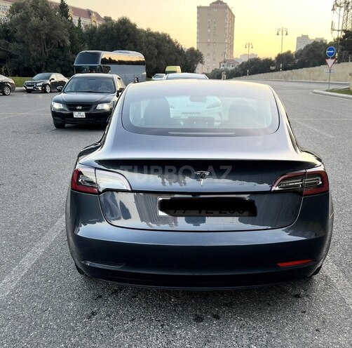 Tesla Model 3-8